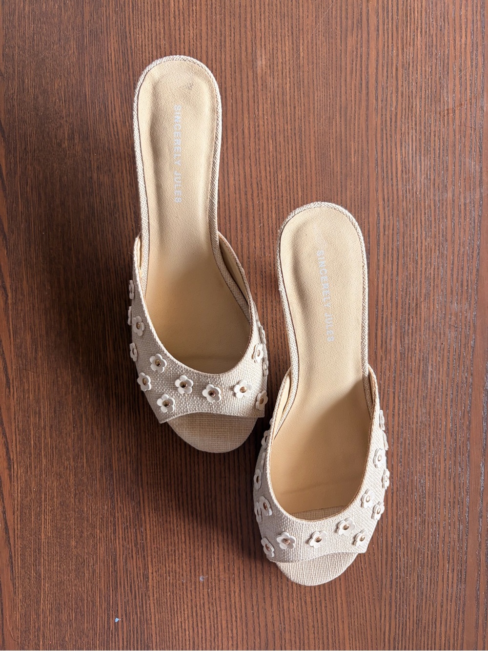 Daisy kitten heels